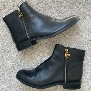 Black Michael Kors Chelsea Boot. Size 11.